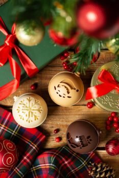 palle_natale-233x350 Da Vittorio firma dolci creazioni per il Natale 2024