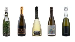 Per Natale 2024, scopri 5 vini unici da regalare, affinati in luoghi insoliti dal mare alle miniere, per un'emozione in ogni bottiglia