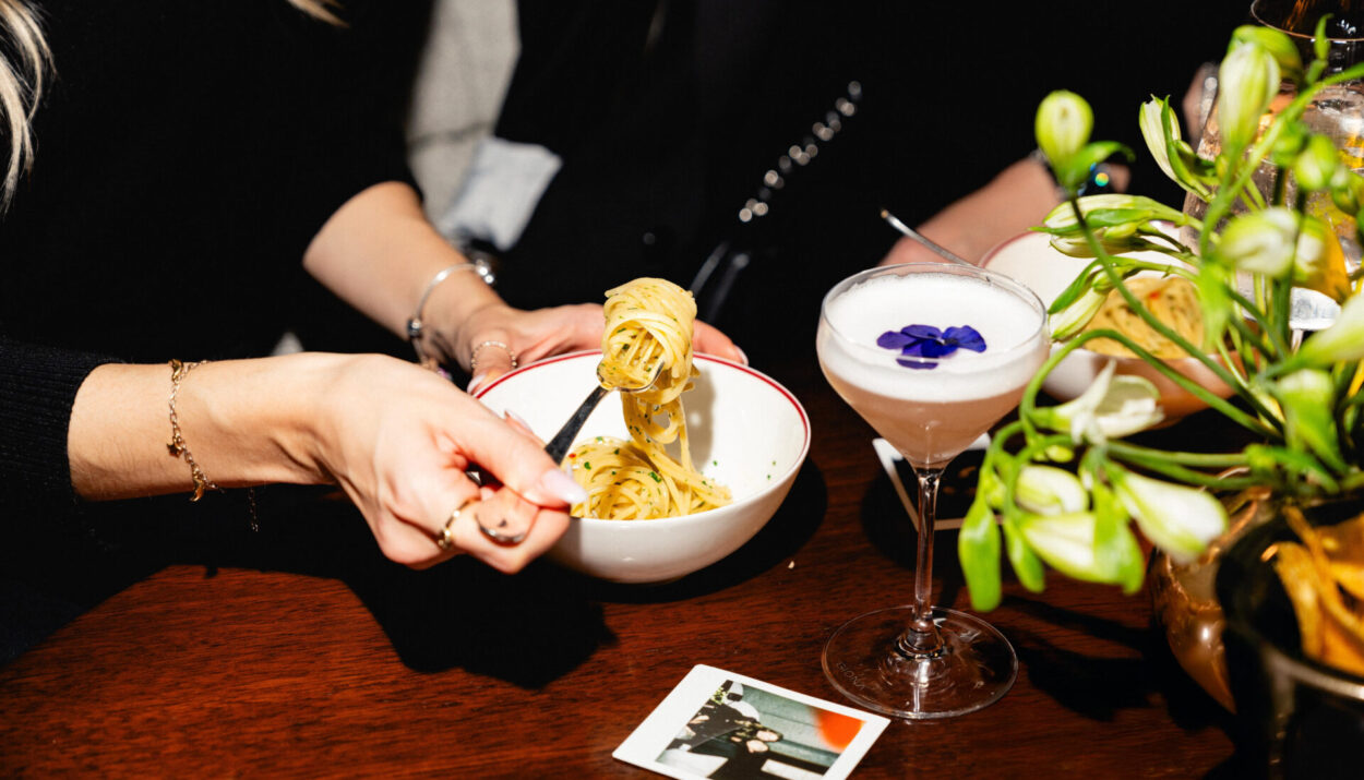 Al 10_11 Bar del Portrait Milano si inaugura la Spaghettata di Mezzanotte per chi tira tardi