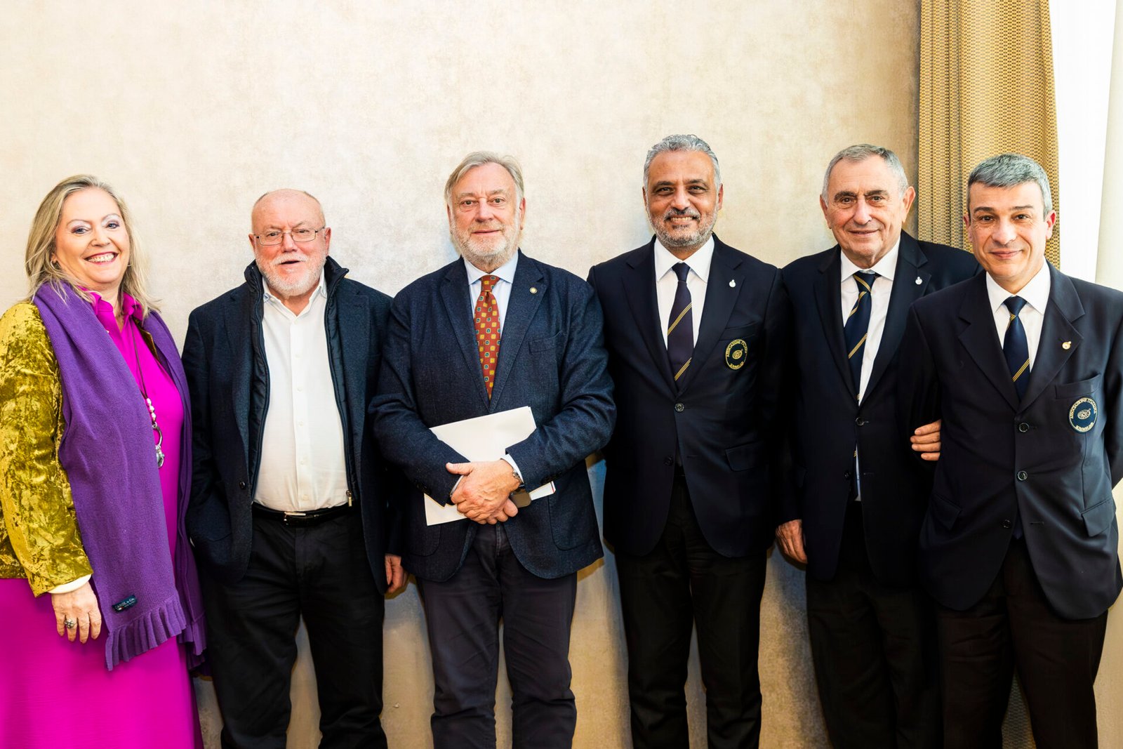 Da-sinistra-Isabella-Brega_Leonardo-Valenti_Alberto-Schieppati_Hosam-Eldin-Abou-Eleyoun_Luigi-Bortolotti_Sebastiani-Baldinu Guida ViniPlus 2025: on-line la 19ª edizione con le migliori eccellenze vinicole lombarde