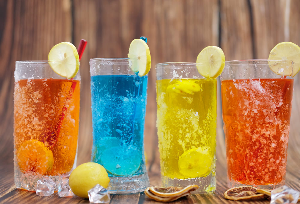 Scopri i mocktail calmanti: bevande analcoliche con kava, magnesio e ingredienti naturali per rilassarti con gusto e benessere.