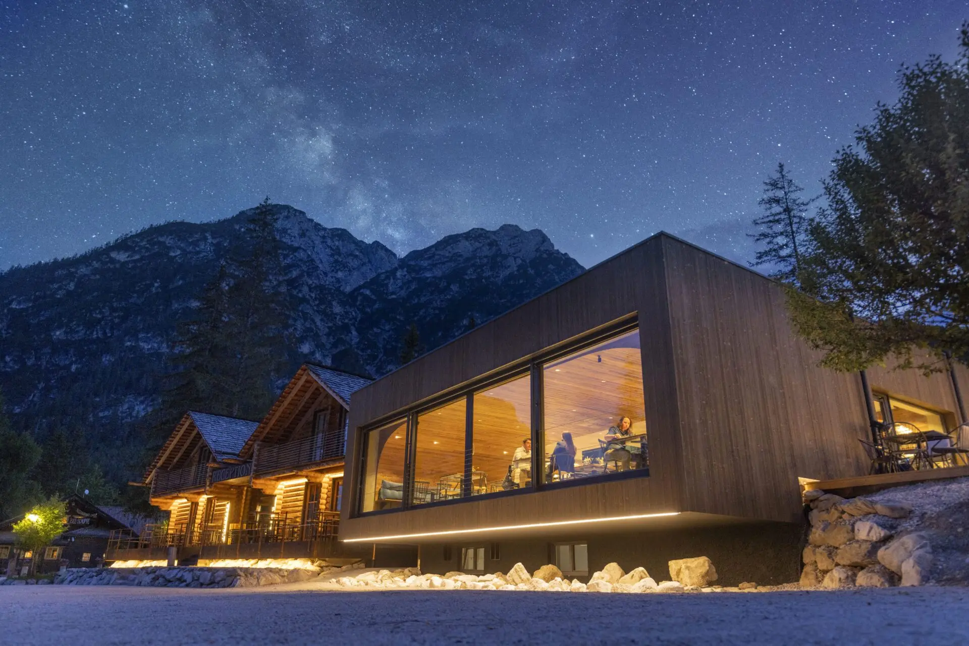 San-Valentino-gourmet-Saporinews.com-Skyview-Chalets-Hebbo-Wine-Deli-Foto-di-Martin-Lugger-1 San Valentino: cene romantiche in location esclusive