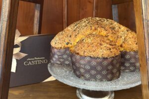 Scopri la colomba salata alla norma di Davide Muro: un'innovazione pasquale che unisce tradizione e sapori siciliani.