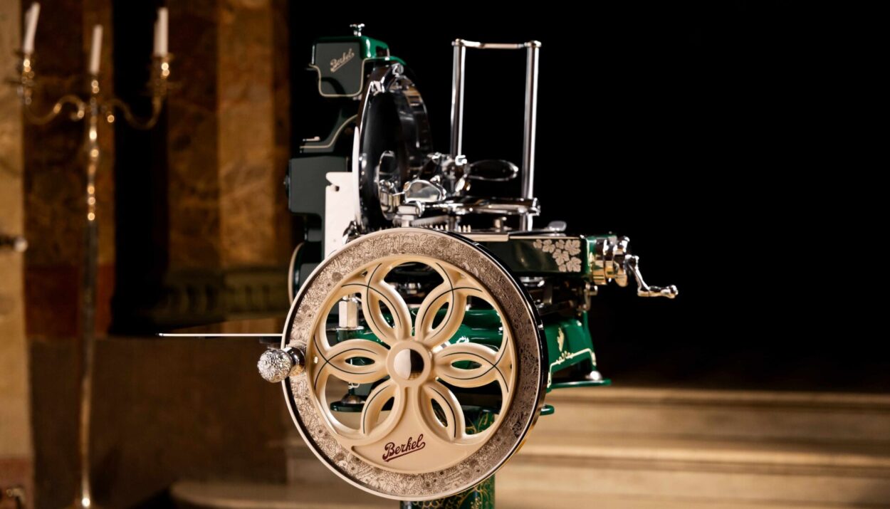 Scopri la Berkel Volano b114 abundantia 2025: edizione limitata tra arte, lusso e innovazione. Solo 100 pezzi, un’opera unica da collezione!