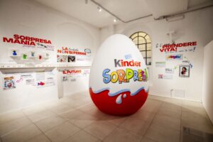 Vivi l’esperienza immersiva del Kinder Sorpresa Design Studio alla Milano Design Week 2025. Scopri i segreti delle iconiche sorprese!