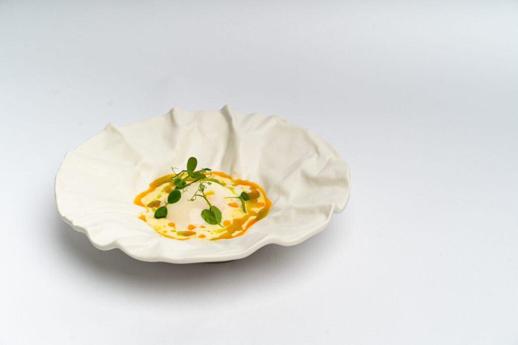 uovo-di-montagna-morbido-con-crumble-di-nocciola-salata-e-spuma-di-parmigiano-1024x683 Apre il ristorante Luce di Alba: cucina piemontese moderna ad Alba