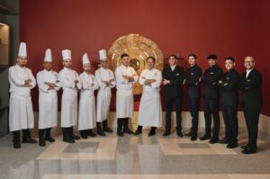 Apre Deschevaliers a Napoli: cucina d’autore, arte e territorio firmati Nino Di Costanzo. Un’esperienza gourmet da non perdere.
