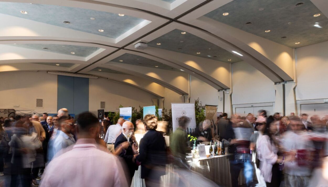 Il Porto Cervo Wine & Food Festival 2025 celebra il meglio del gusto tra eccellenze, premi e nuove esperienze da non perdere.