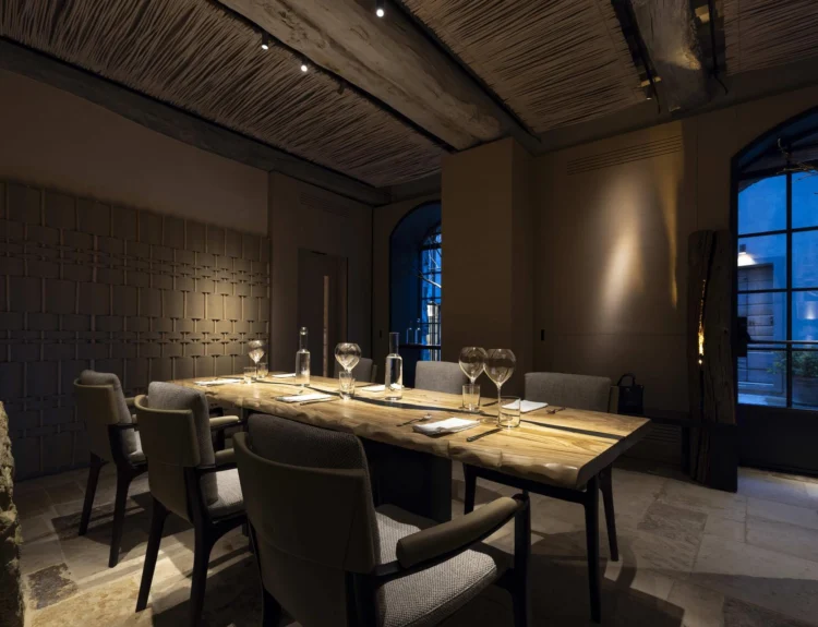 Oreade apre in Val d’Orcia: cucina toscana creativa, solo 14 posti, ingredienti locali e design sostenibile firmato Foster + Partners