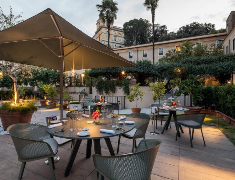 Scopri Contempo, il ristorante a Roma che unisce cucina romana e creatività. Vivi sapori, musica e emozioni nel cuore di Trastevere.