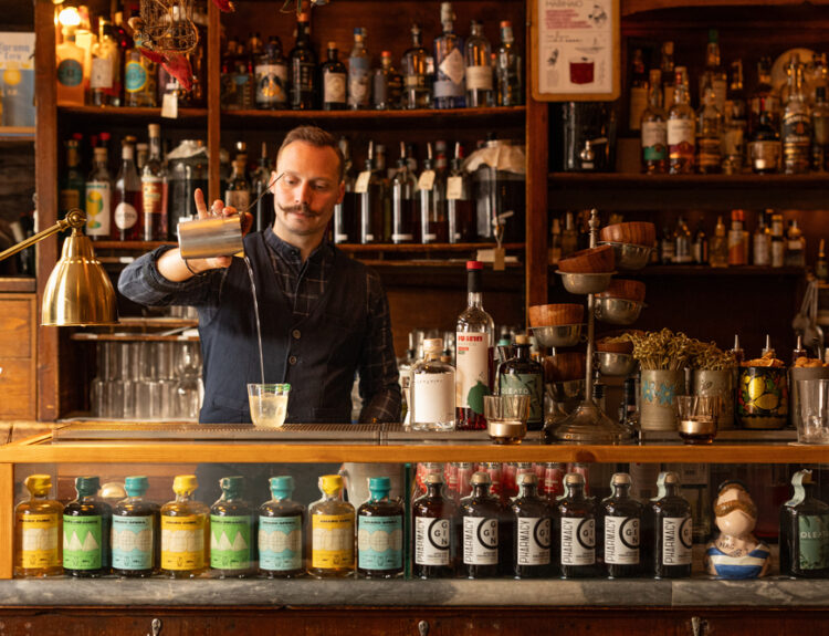 Al MAG Navigli arrivano i cocktail 2025: una drink list botanica che sorprende con ingredienti naturali e mixology d’autore.