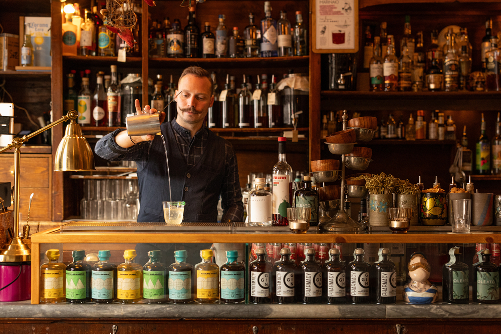 Al MAG Navigli arrivano i cocktail 2025: una drink list botanica che sorprende con ingredienti naturali e mixology d’autore.