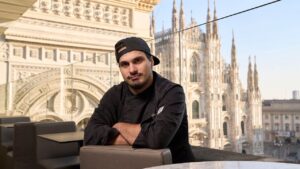 Gusta l’alta cucina creativa di Valerio Braschi in Duomo: piatti unici e vista mozzafiato nel cuore di Milano. Prenota l’esperienza ora.