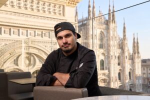 Gusta l’alta cucina creativa di Valerio Braschi in Duomo: piatti unici e vista mozzafiato nel cuore di Milano. Prenota l’esperienza ora.
