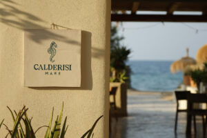 Scopri Calderisi Mare, beach club esclusivo in Puglia tra mare, cucina gourmet ed eventi. Vivi un'estate indimenticabile!