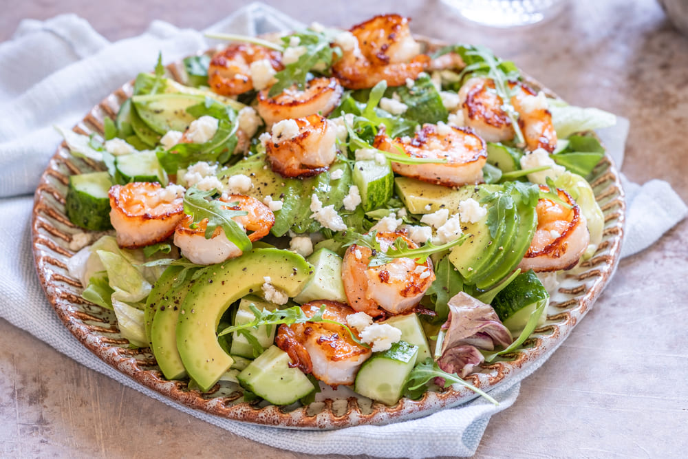 Insalata di gamberi e avocado: la ricetta dell’estate 2025 - Sapori News 