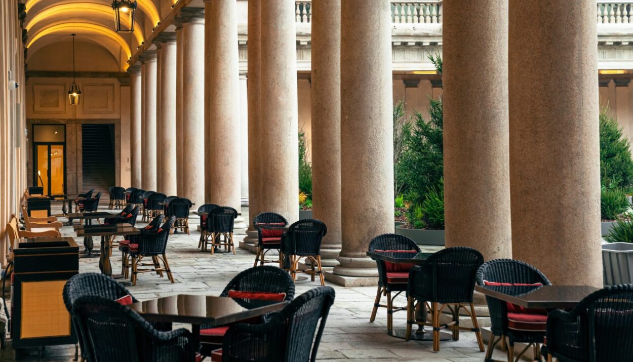 Vivi Milano ad agosto con l’eleganza dei ristoranti di Portrait: cucina d'autore, relax e atmosfera unica nel cuore della città.