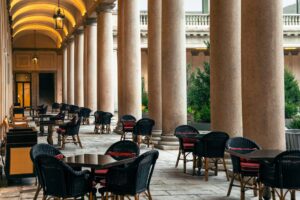 Vivi Milano ad agosto con l’eleganza dei ristoranti di Portrait: cucina d'autore, relax e atmosfera unica nel cuore della città.