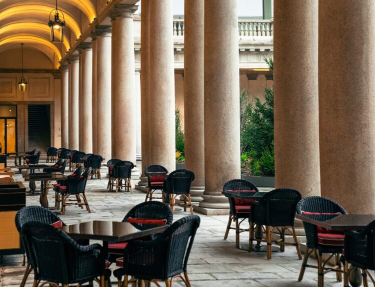 Vivi Milano ad agosto con l’eleganza dei ristoranti di Portrait: cucina d'autore, relax e atmosfera unica nel cuore della città.