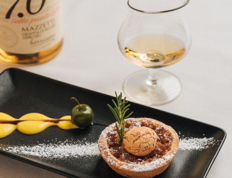 Vivi l’esperienza gourmet di Materia Prima by Mazzetti d’Altavilla tra piatti d’autore e grappe d’eccellenza nel cuore del Monferrato.
