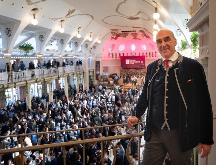 Dal 7 all’11 novembre a Merano il Winefestival 2025 che anticipa i trend del vino tra sostenibilità, no alcol e identità territoriali.