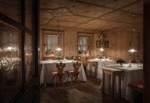Eventi gourmet ad agosto all’hotel Tyrol: 10 piatti iconici, cena a 4 mani e kitchen party stellato, esperienza unica in Val Gardena