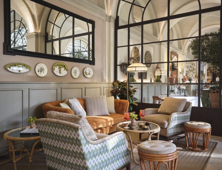 salotto elegante del bar la gamella, location esclusiva per l’aperitivo a firenze al collegio alla querce