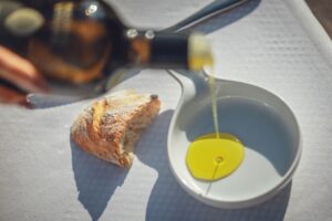 Scopri il Mese del Gusto 2025: eventi, degustazioni e sapori locali tra lago, borghi e natura. Vivi il Garda Trentino più autentico!