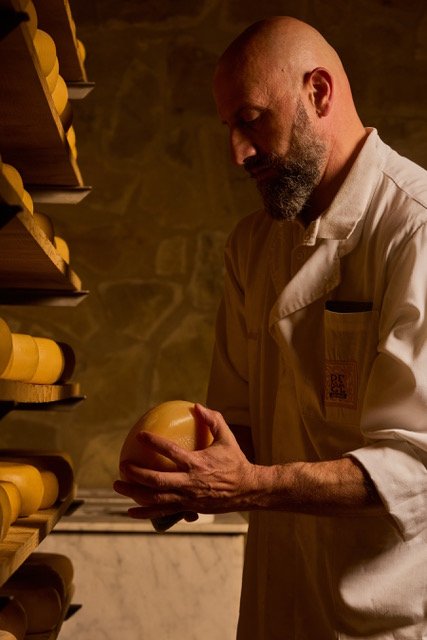 Andrea-Magi Latteria Perenzin, scopri il formaggio artigianale con degustazioni uniche