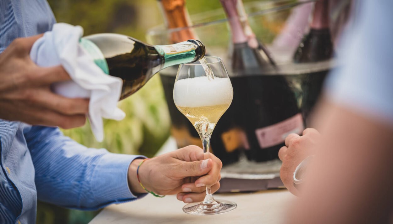Festival Franciacorta 2025 a La Montina tra vino, arte e musica. Degustazioni, visite e Sunset Party. Posti limitati, prenota subito!