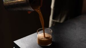 Scopri dove celebrare la Giornata internazionale del Caffè in Italia tra rituali, gusto e luoghi iconici, vivi un'esperienza unica