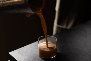 Scopri dove celebrare la Giornata internazionale del Caffè in Italia tra rituali, gusto e luoghi iconici, vivi un'esperienza unica