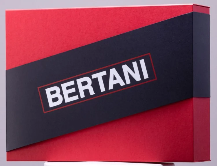 Tre Amarone leggendari in un cofanetto esclusivo: solo 200 pezzi. Un'esperienza tra storia, cultura e raffinatezza sensoriale.