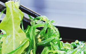 Alghe, sorgo e teff rivoluzionano la cucina italiana con ricette sane, senza glutine e ricche di nutrienti benefici.