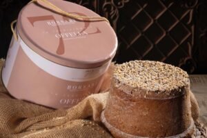 Scopri i migliori panettoni e dolci Natale 2025: brand d’eccellenza tra tradizione, stile e ingredienti selezionati. Scegli il tuo preferito!