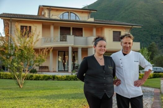 Villa-Ischia-lamore-di-Vito-Mattera-e-Marcella-Marrocco-per-larte-culinaria-525x350 Villa Ischia, l'amore di Vito Mattera e Marcella Marrocco per l'arte culinaria