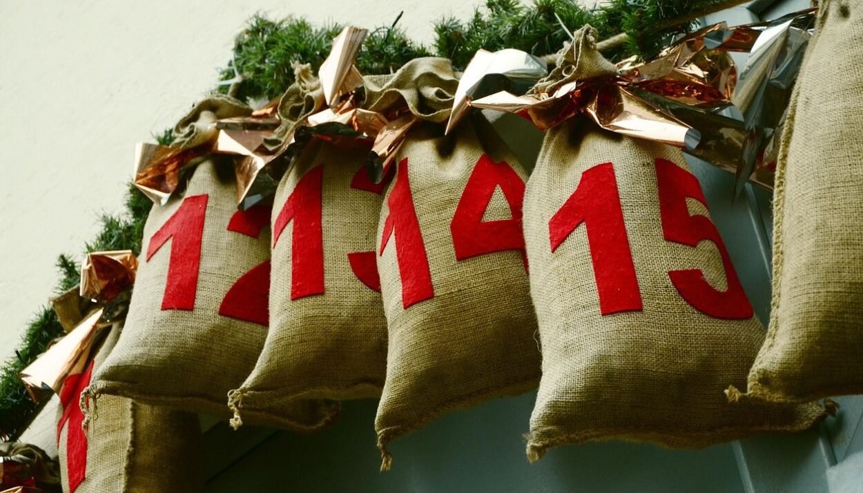 Scopri i migliori calendari dell’Avvento food 2025: cioccolato, tè, gin e delizie gourmet per rendere unico il tuo Natale!