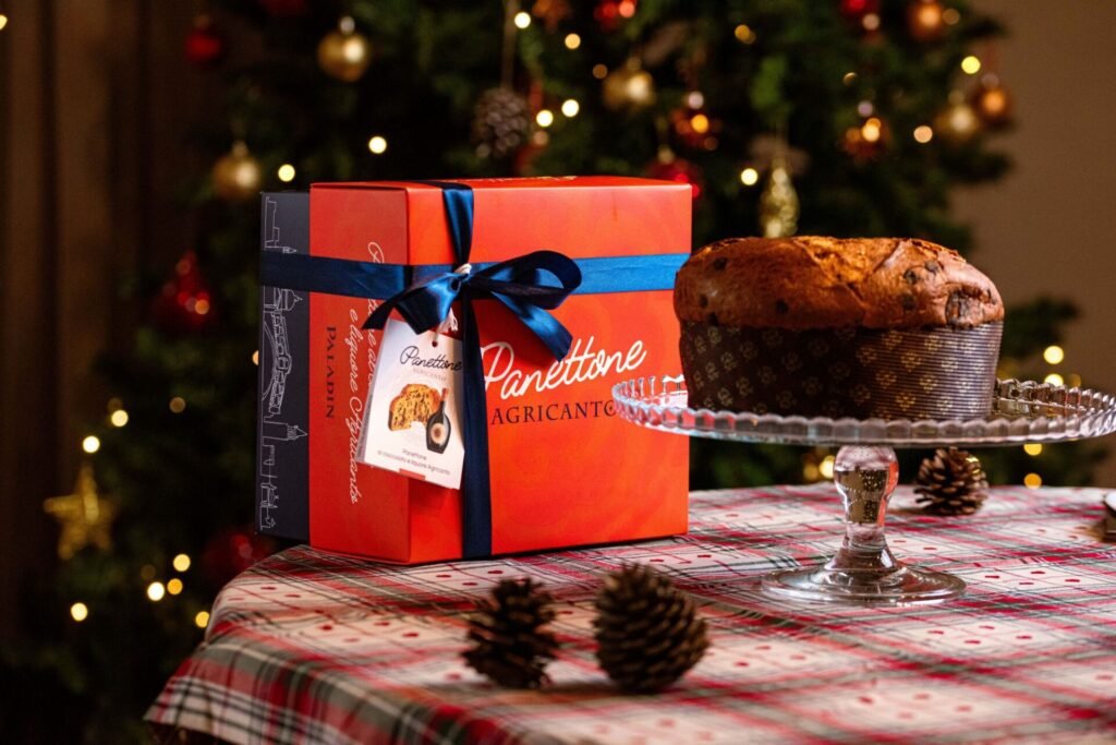 SaporiNews-Il-Panettone-allAgricanto-la-novita-firmata-Paladin-per-il-Natale-2025-1024x683 I Panettoni del Natale 2025: artigianali, gourmet e da collezione