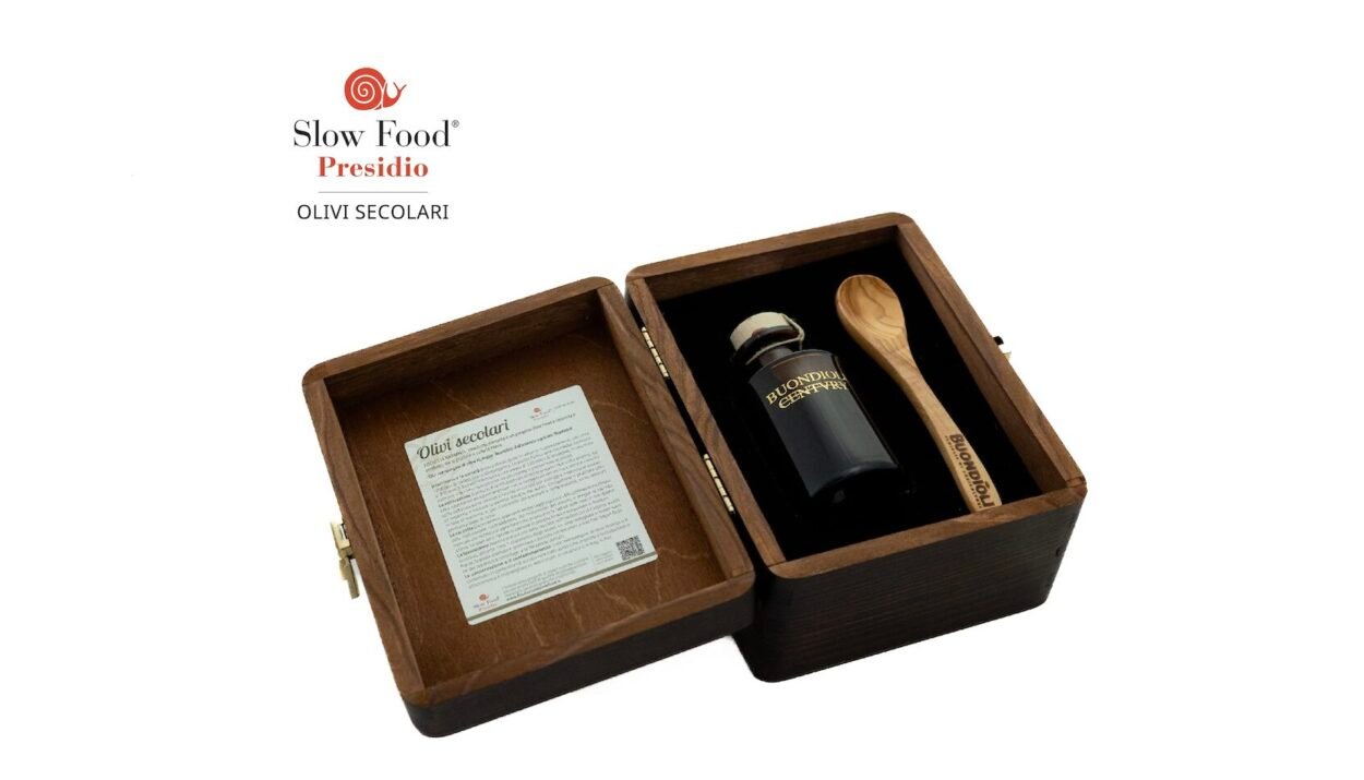 foto del cofanetto contenente l'olio extravergine biologico Buondioli Centvry