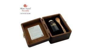 foto del cofanetto contenente l'olio extravergine biologico Buondioli Centvry