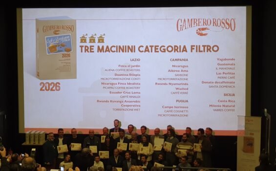 Torrefazioni-italiane-del-caffe-la-guida-2026-del-Gambero-Rosso-565x350 Torrefazioni italiane del caffè la guida 2026 del Gambero Rosso