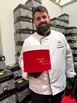 PHOTO-2025-12-18-19-28-56-2-263x350 Panettoni artigianali 2025, il racconto di un’Italia che ... lievita