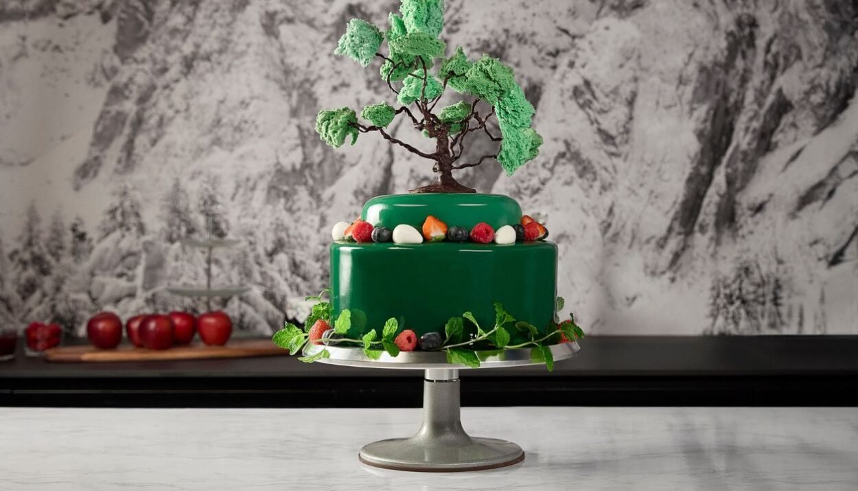 Una torta simbolica celebra i 90 anni di Menz&Gasser tra gusto, memoria e innovazione. Un omaggio dolce alle sue radici e al futuro.