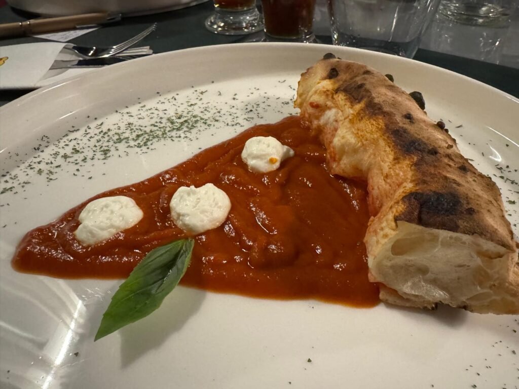 SaporiNews-Vincenzo-Capuano-La-scarpetta-contemporanea-il-cornicione-fa-la-scarpetta--1024x768 Menu Degustazione Vincenzo Capuano San Siro: l’eccellenza napoletana a Milano