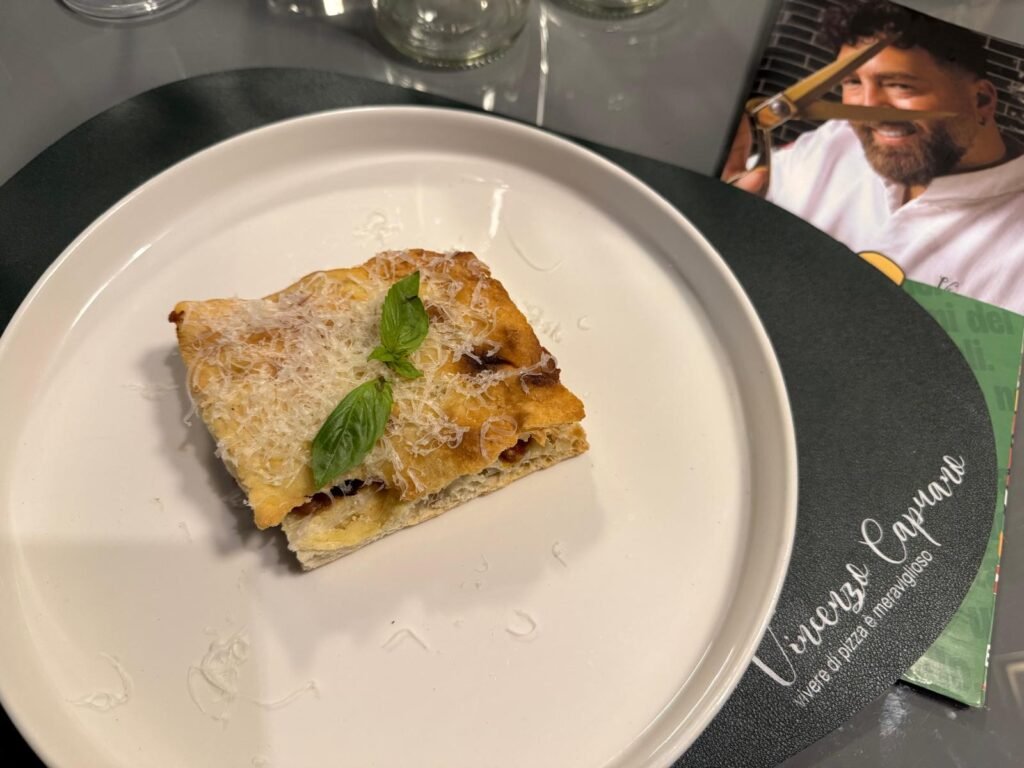 SaporiNews-Vincenzo-Capuano-pizza-croccante-di-Napoli-con-parmigiana-1024x768 Menu Degustazione Vincenzo Capuano San Siro: l’eccellenza napoletana a Milano
