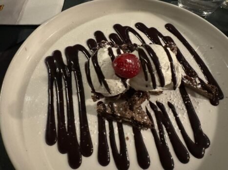 SaporiNews-Vincenzo-Capuano-straccetti-di-pane-al-cioccolato-tostato-con-boules-di-panna-e-topping-di-cioccolato--467x350 SaporiNews - Vincenzo Capuano straccetti di pane al cioccolato tostato con boules di panna e topping di cioccolato 