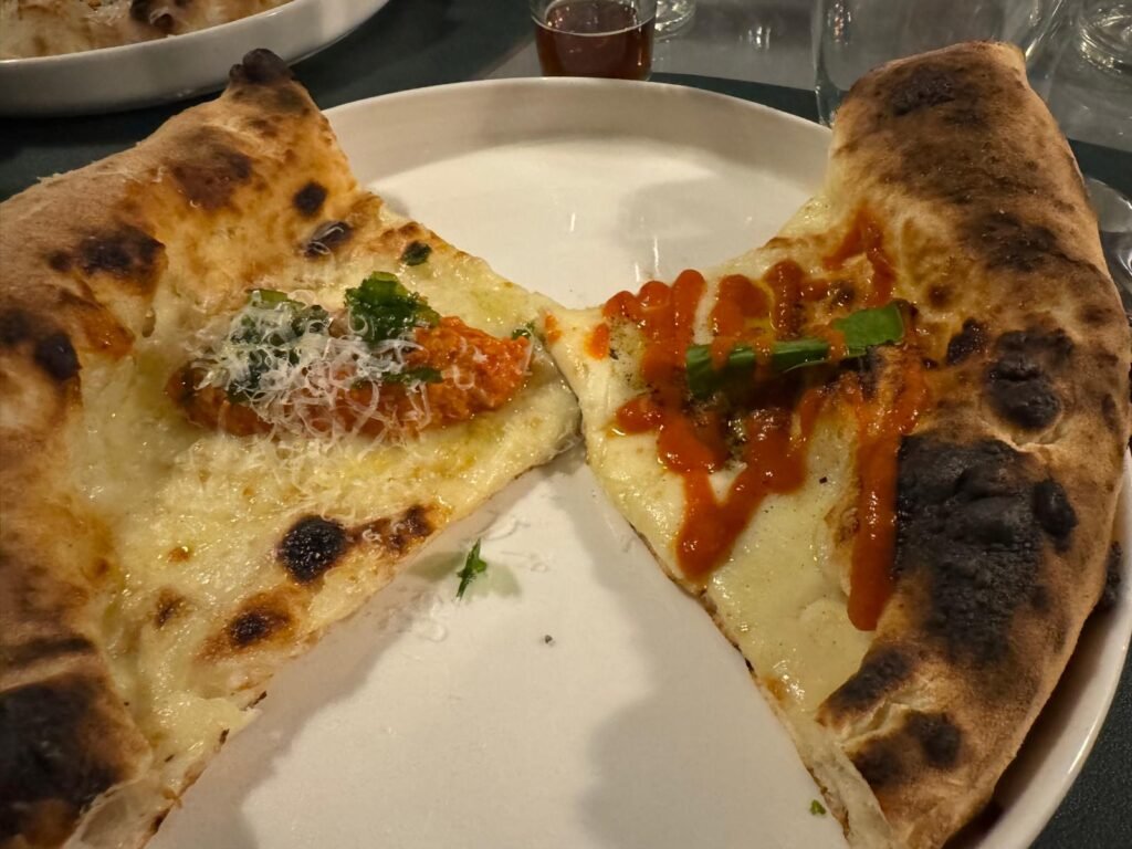 SaporiNews-Vincenzo-Capuano-triangolo-di-pizza-con-tartare-di-carne--1024x768 Menu Degustazione Vincenzo Capuano San Siro: l’eccellenza napoletana a Milano