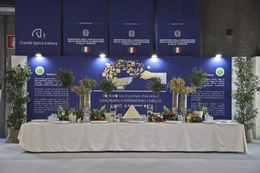 TAVOLO-LUNGO-525x350 TAVOLO LUNGO