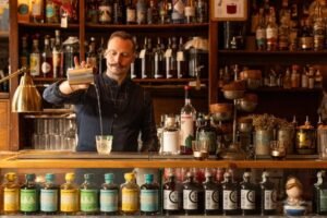 Scopri “World Comes To Milan”, la nuova drink list di MAG Navigli: un viaggio nei sapori del mondo in vista delle Olimpiadi 2026. - Saporinews