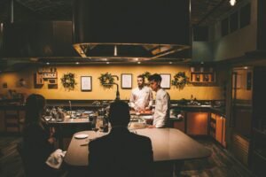 Scopri lo Chef’s Table di Adagio: 12 portate live tra Sicilia e Piemonte. Solo 6 posti, prenota ora un’esperienza unica nel Monferrato!